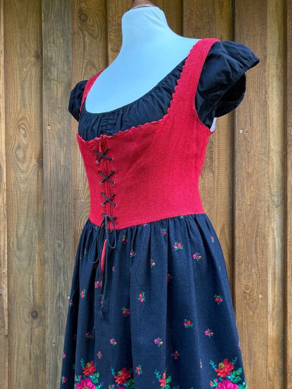 Black, Red & Multicolor 70's Dirndl (Size 6)